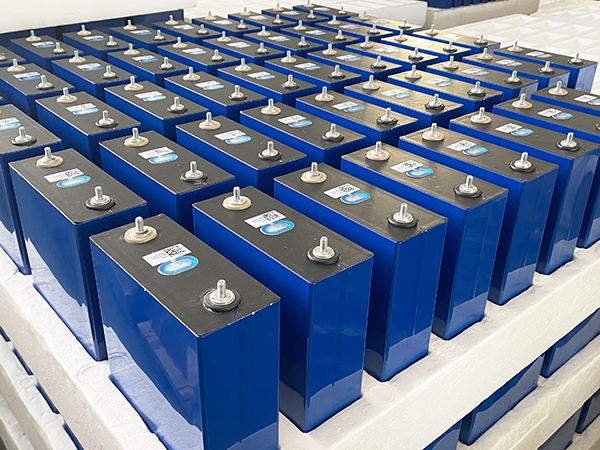 Solar LiFePO4 battery cells in production